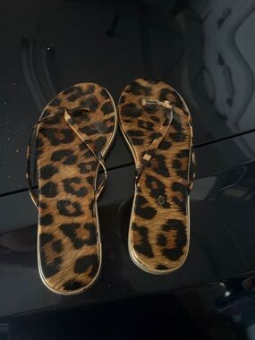 Leopard Print Flip Flop Sandals - Women's Brown Animal Print